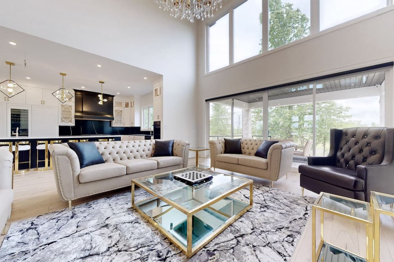 Lucky Mansion | Luxury Villa in Fort Erie