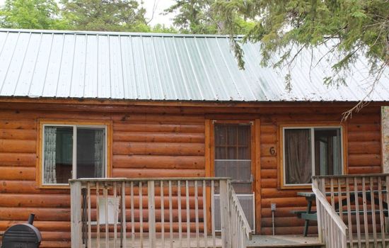 Cabin 6 - Classic cabin with a dockside deck