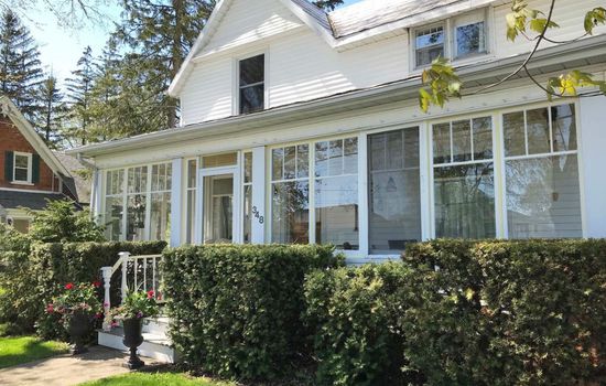 Spacious & Charming Century Home - Wellington - TWO beach passes!