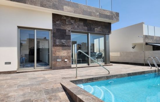 Fee4Me Villa, Pool, Roofterrace & Relax