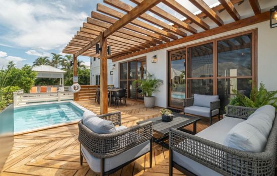 Conch Shell Cottage & The Pool Club @ Mahogany Bay