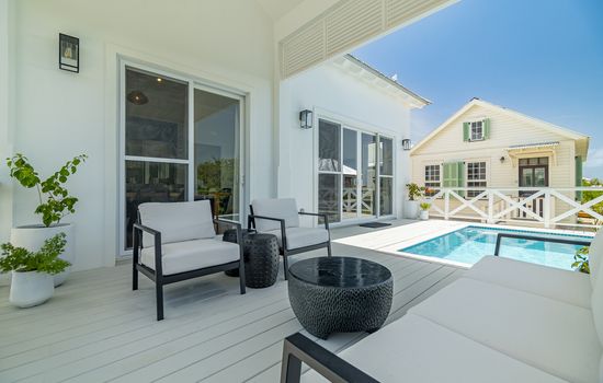 Good Vibes & Pool Club at Mahogany Bay