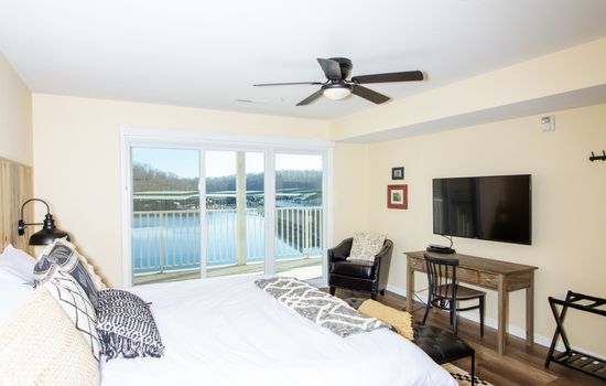 Lakefront Condo, Beautiful State Park Views