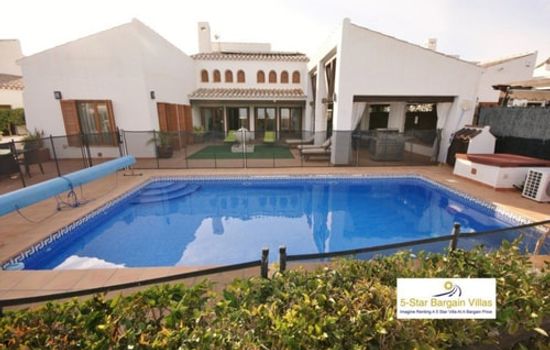 Golfside Villa: Luxury & Tranquility