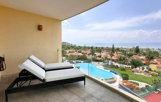 ANANA El Dorado 305 | Pool & Lake Views