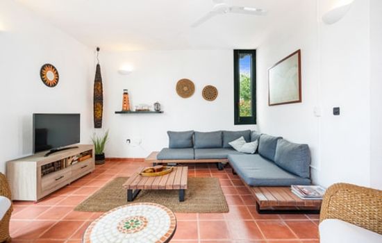 ANANA Binisafua | Villa with a pool by the sea