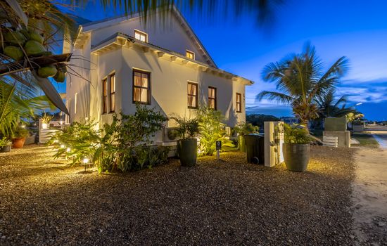 Black Orchid & Pool Club at Mahogany Bay