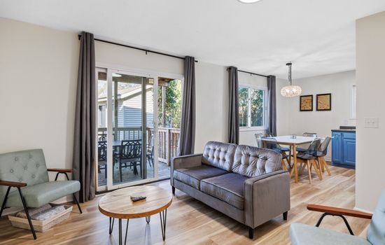 MTM Premier/2 Unit/2 Minutes  to Lake Michigan!