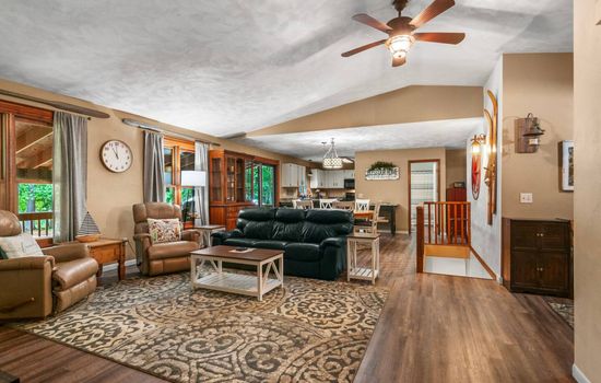 Lakeside Getaway includes Hot Tub (pet friendly)